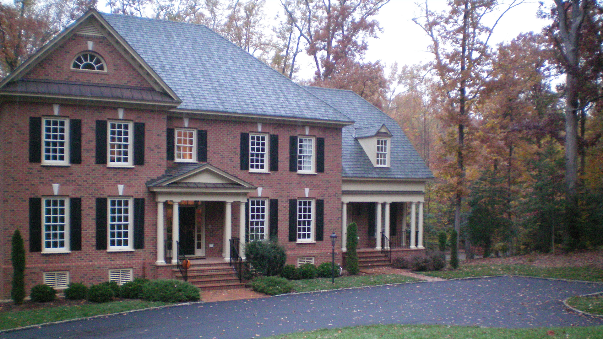 Midlothian Paving specializes is asphalt driveways. We also pave parking lots, walking paths, basketball and tennis courts.